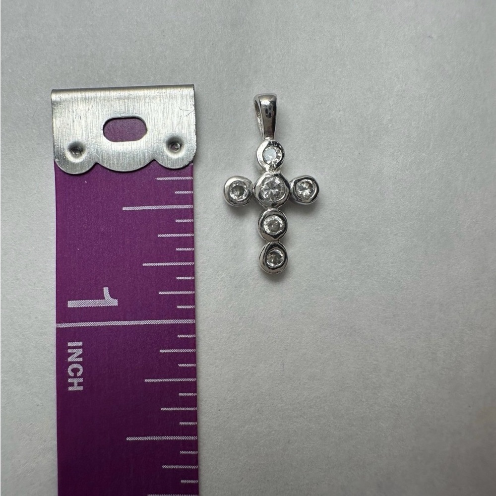 Elegant Silver Cross Pendant - Picture 5 of 5